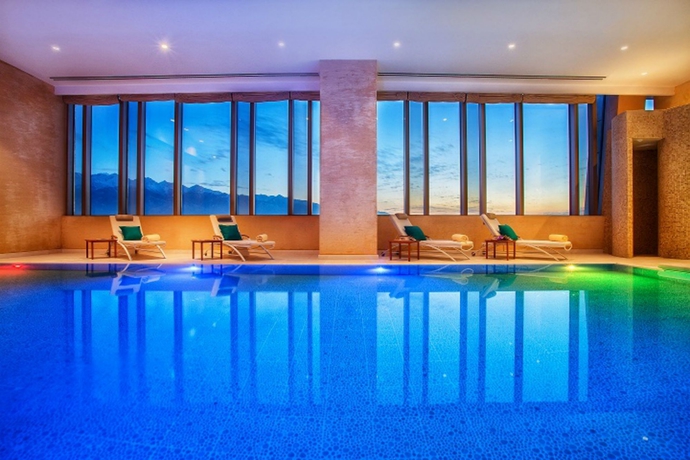 Imagen de la piscina del Hotel The Ritz-carlton, Almaty. Foto 16