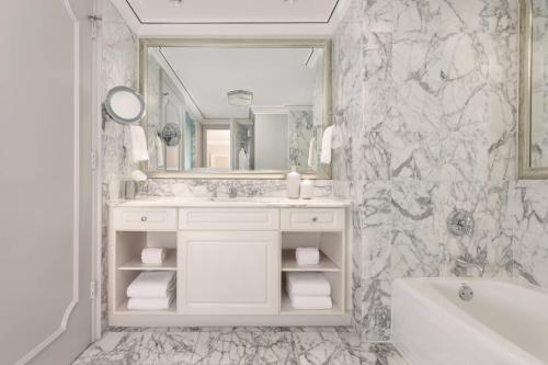 Imagen de la habitación del Hotel The Ritz-carlton Coconut Grove, Miami. Foto 10