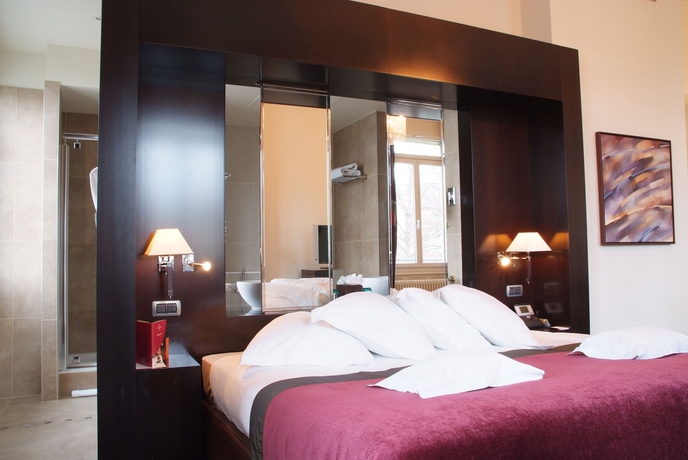 Imagen de la habitación del Hotel The Ritz-carlton, De La Paix, Geneva. Foto 6