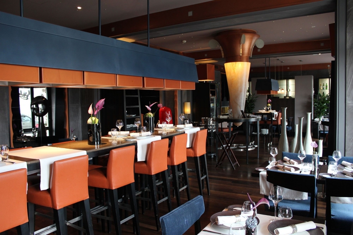 Imagen del bar/restaurante del Hotel The Ritz-carlton, De La Paix, Geneva. Foto 2