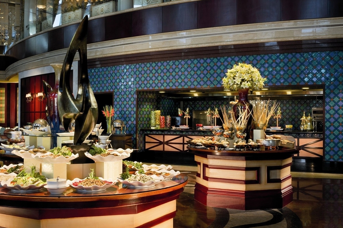 Imagen del bar/restaurante del Hotel The Ritz-carlton, Doha. Foto 2