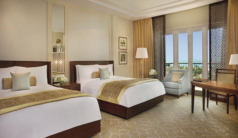Imagen de la habitación del Hotel The Ritz-carlton, Dubai. Foto 1