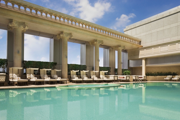 Imagen de la piscina del Hotel The Ritz-carlton, Guangzhou. Foto 16