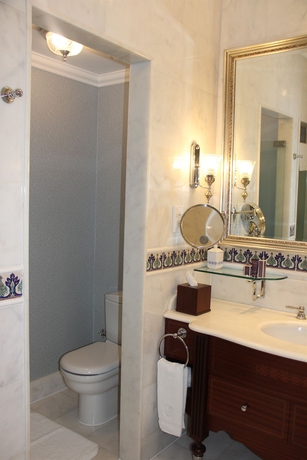 Imagen de la habitación del Hotel The Ritz-carlton, Istanbul. Foto 3