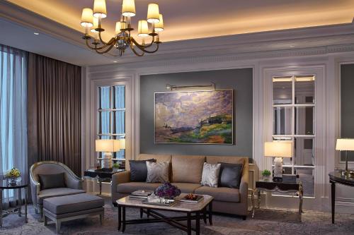 Imagen de la habitación del Hotel The Ritz-carlton, Macau. Foto 16