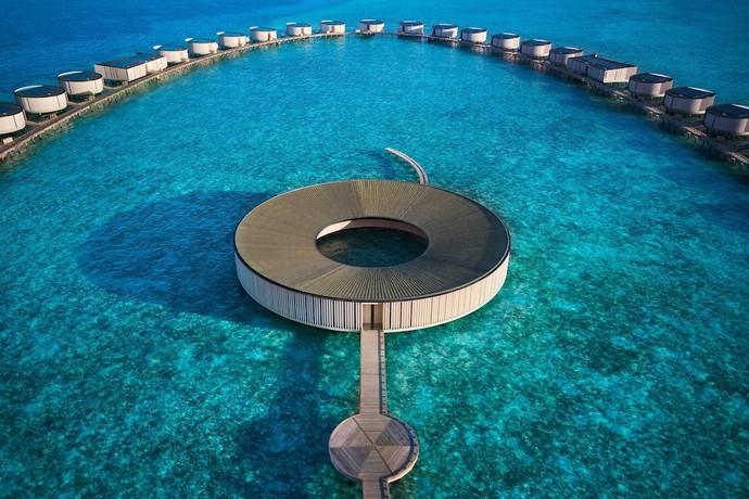 Imagen de la piscina del Hotel The Ritz-carlton Maldives, Fari Islands. Foto 16