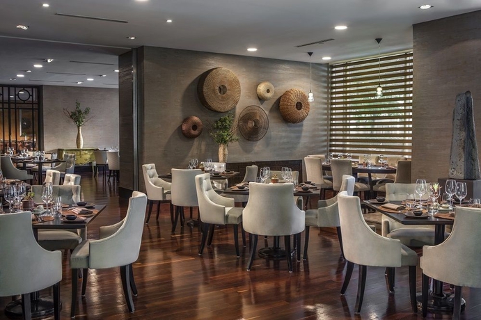 Imagen del bar/restaurante del Hotel The Ritz-carlton, Santiago. Foto 4