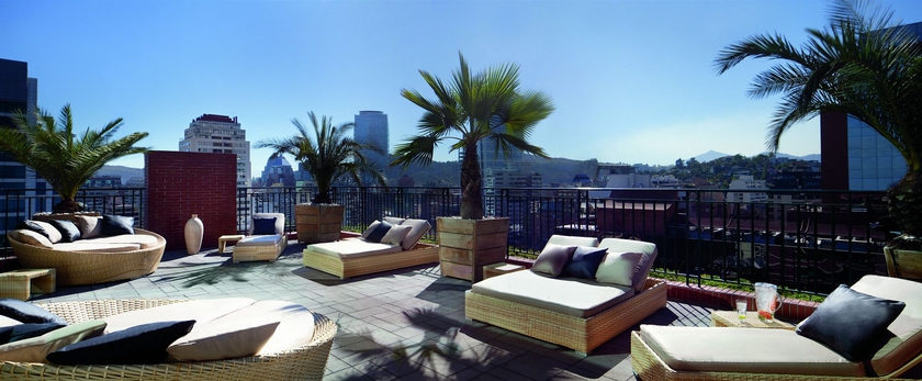 Imagen de la piscina del Hotel The Ritz-carlton, Santiago. Foto 15