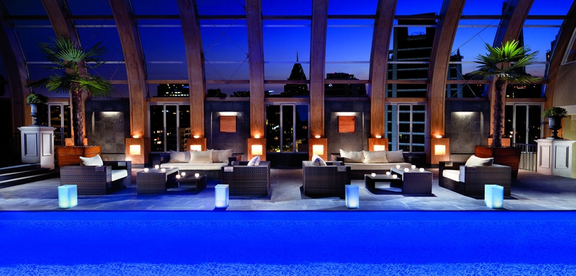 Imagen de la piscina del Hotel The Ritz-carlton, Santiago. Foto 16