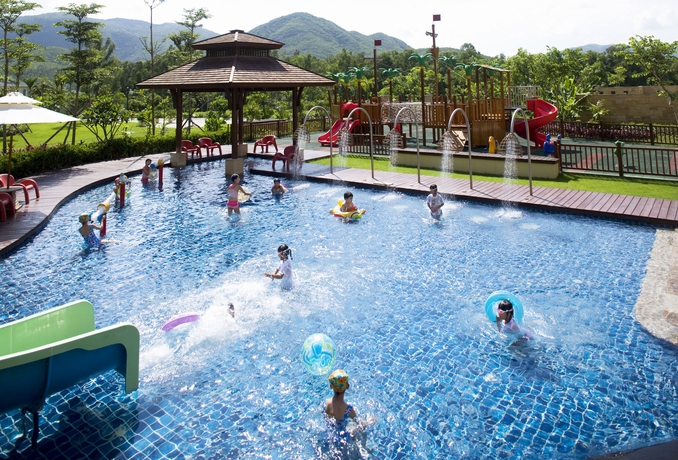 Imagen de la piscina del Hotel The Ritz-carlton Sanya, Yalong Bay. Foto 15
