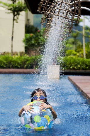 Imagen de la piscina del Hotel The Ritz-carlton Sanya, Yalong Bay. Foto 16