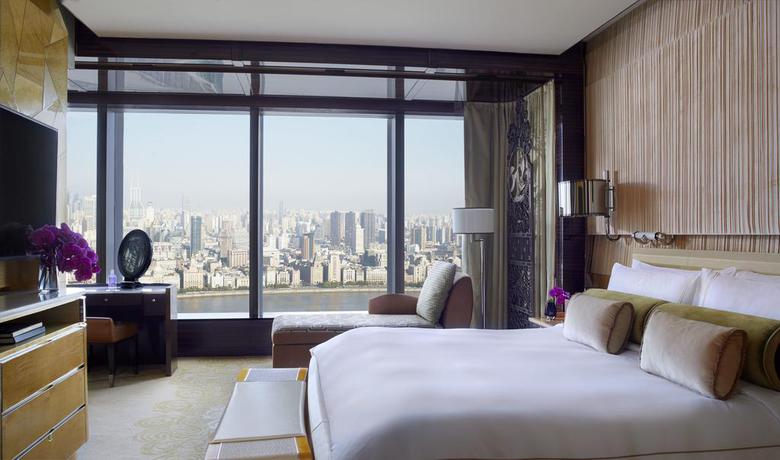 Imagen de la habitación del Hotel The Ritz-carlton Shanghai, Pudong. Foto 5