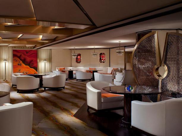 Imagen del bar/restaurante del Hotel The Ritz-carlton Shanghai, Pudong. Foto 2