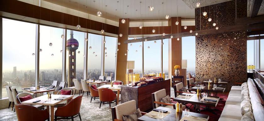 Imagen del bar/restaurante del Hotel The Ritz-carlton Shanghai, Pudong. Foto 3