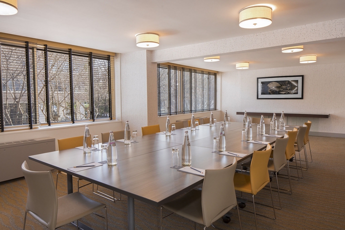 Imagen de los interiores del Hotel The River Inn. Foto 14