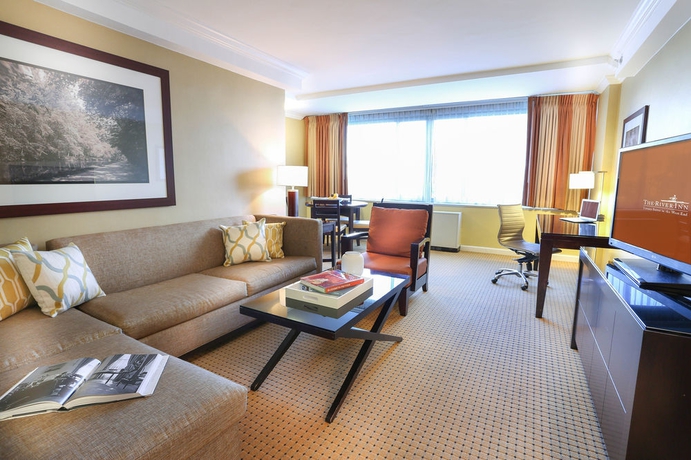 Imagen de los interiores del Hotel The River Inn. Foto 16