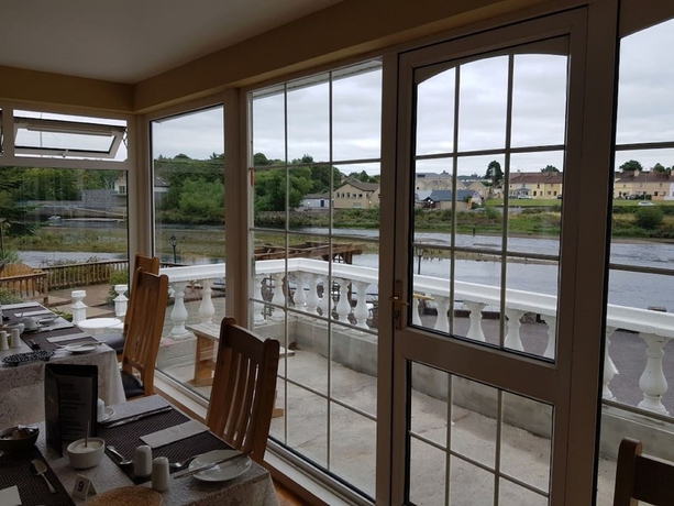 Imagen del bar/restaurante del Hotel The River\'s Edge Guest House. Foto 3