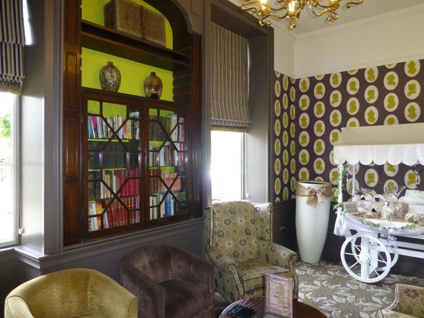 Imagen de los exteriores del Hotel The Riverside House. Foto 7