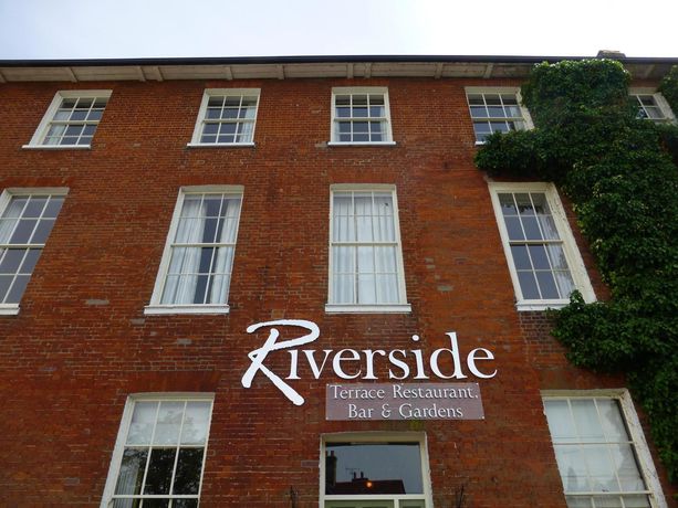 Imagen de los exteriores del Hotel The Riverside House. Foto 11