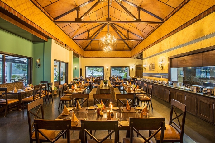 Imagen del bar/restaurante del Hotel The Riverview Retreat, Corbett. Foto 4