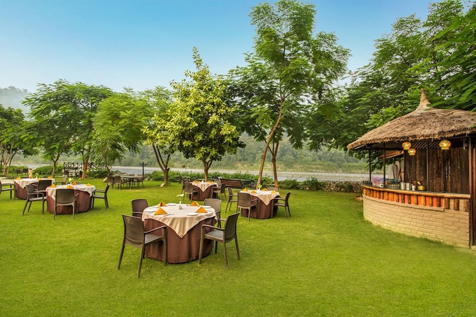 Imagen del bar/restaurante del Hotel The Riverview Retreat, Corbett. Foto 6