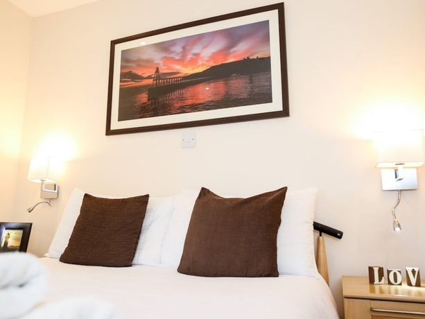 Imagen de la habitación del Hotel The Riviera Guest House. Foto 5