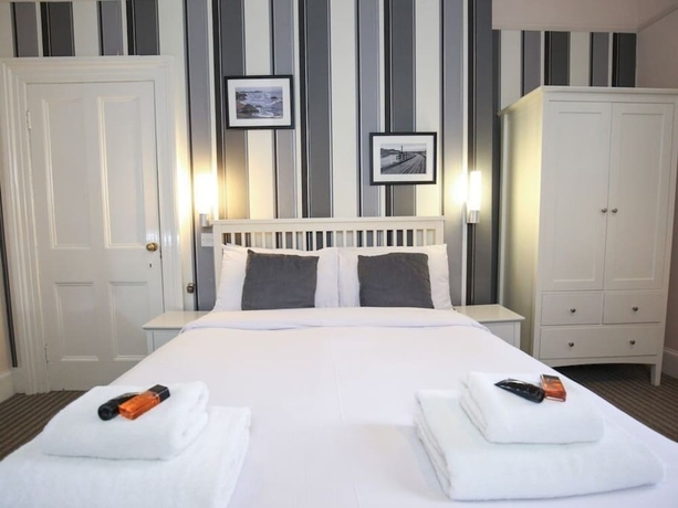Imagen de la habitación del Hotel The Riviera Guest House. Foto 7