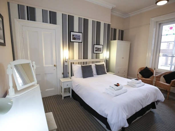 Imagen de la habitación del Hotel The Riviera Guest House. Foto 18