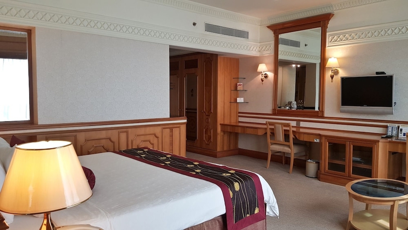 Imagen de la habitación del Hotel The Rizqun International. Foto 4