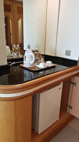 Imagen de la habitación del Hotel The Rizqun International. Foto 9