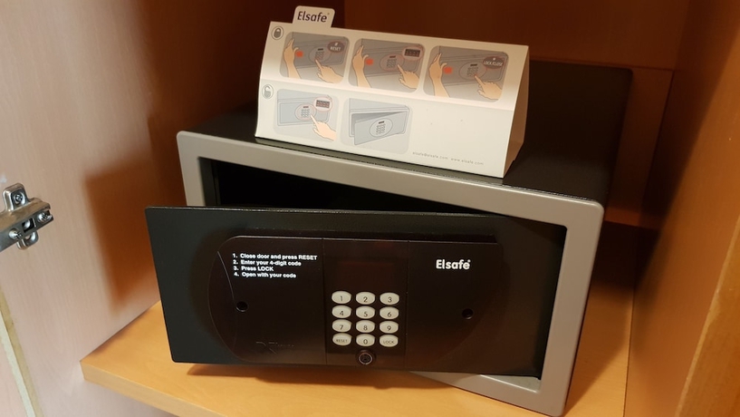 Imagen de la habitación del Hotel The Rizqun International. Foto 12