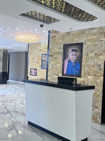 Imagen de los interiores del Hotel The Rns. Foto 6