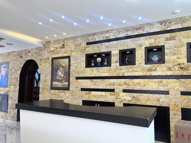 Imagen de los interiores del Hotel The Rns. Foto 10