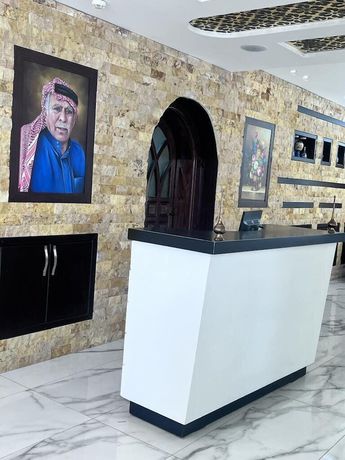 Imagen de los interiores del Hotel The Rns. Foto 12