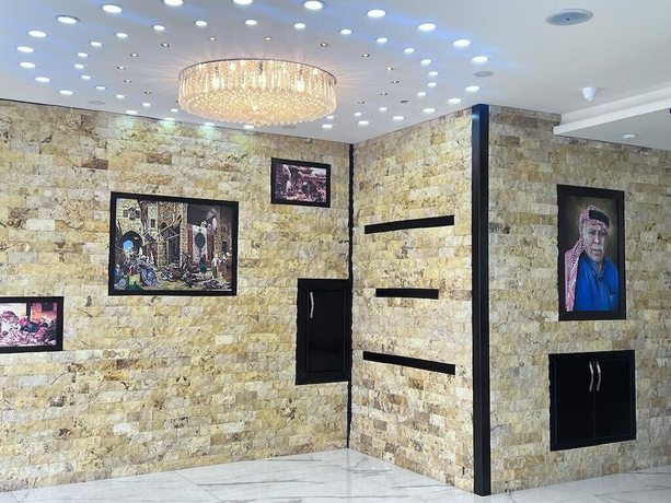 Imagen de los interiores del Hotel The Rns. Foto 13