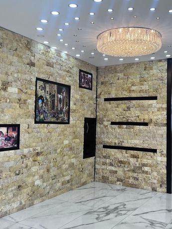 Imagen de los interiores del Hotel The Rns. Foto 15