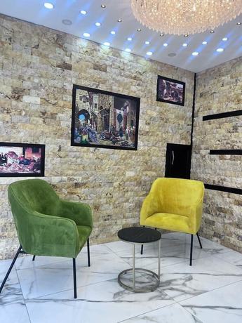 Imagen de los interiores del Hotel The Rns. Foto 17
