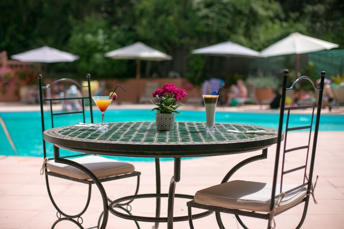 Imagen de la piscina del Hotel The Rock. Foto 13