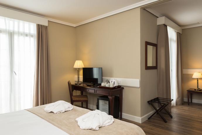 Imagen de la habitación del Hotel The Rock. Foto 6