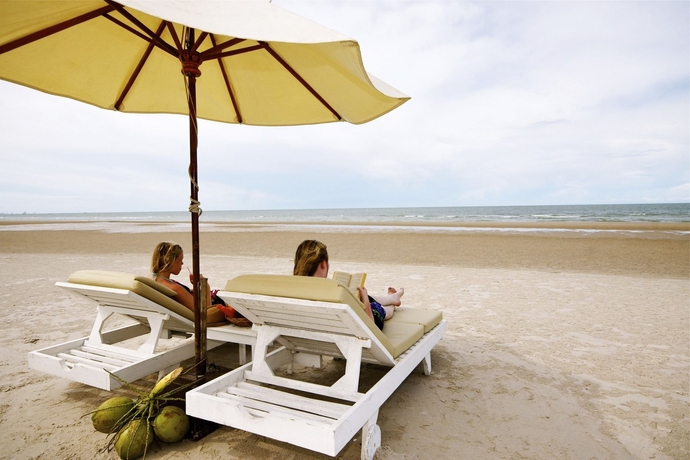Imagen de los exteriores del Hotel The Rock Hua Hin Beachfront Spa Resort. Foto 16
