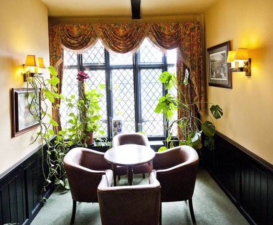 Imagen del bar/restaurante del Hotel The Roebuck by Greene King Inns. Foto 6