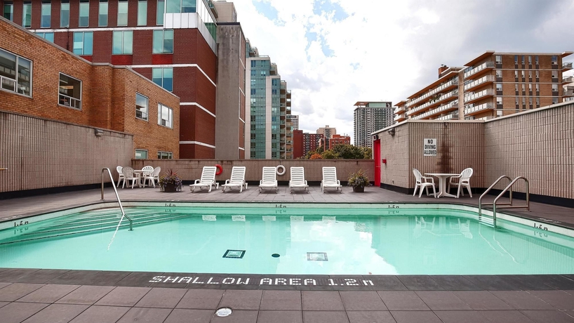 Imagen de la piscina del Hotel The Roehampton. Foto 14