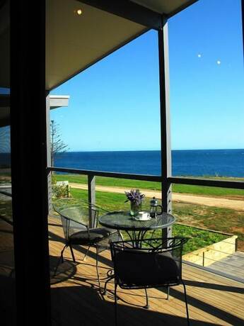 Imagen general del Hotel The Rookery At Christmas Cove. Foto 5