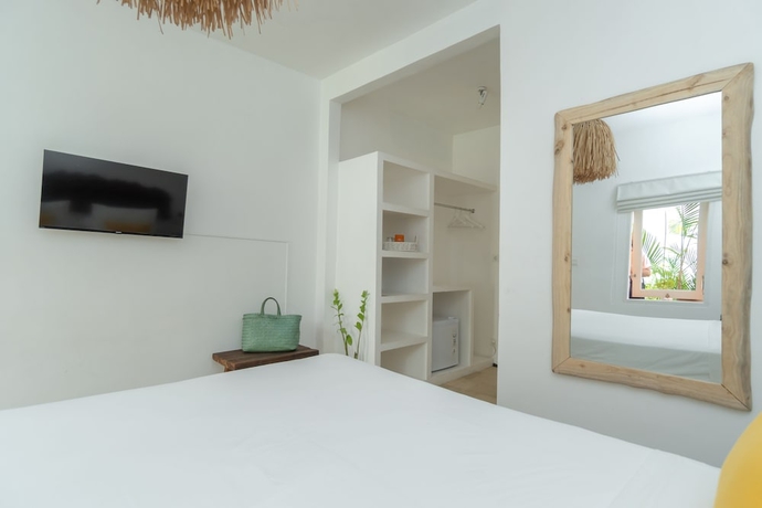 Imagen de la habitación del Hotel The Room Padang-Padang. Foto 11