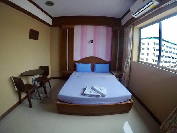 Imagen general del Hotel The Room Padangbesar. Foto 4