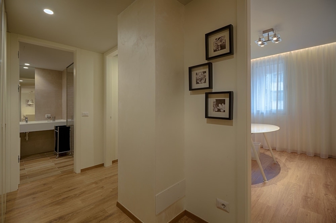 Imagen de la habitación del Hotel The Rooms Apartments Tirana. Foto 6