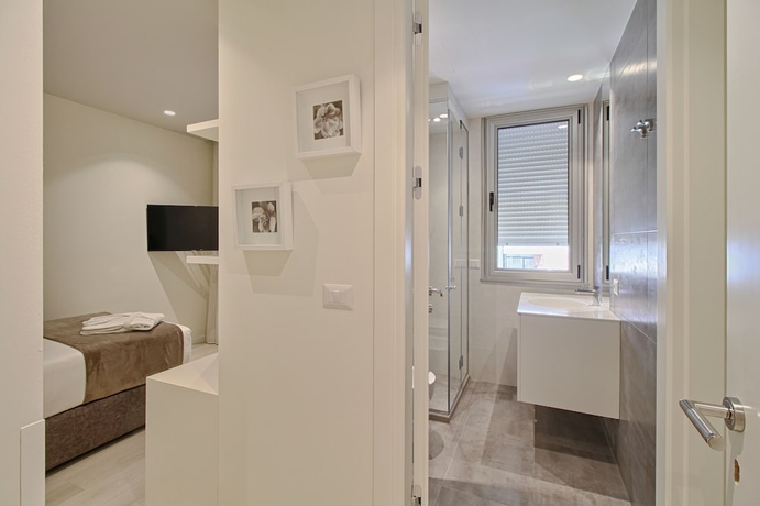 Imagen de la habitación del Hotel The Rooms Apartments Tirana. Foto 11