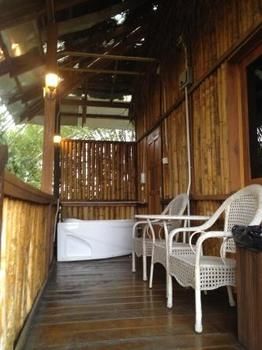 Imagen de los exteriores del Hotel The Roots Eco Resort. Foto 12