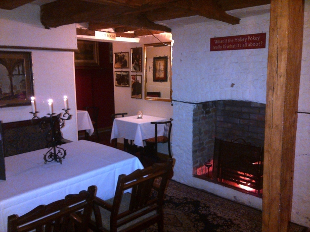 Imagen del bar/restaurante del Hotel The Rose and Crown. Foto 3