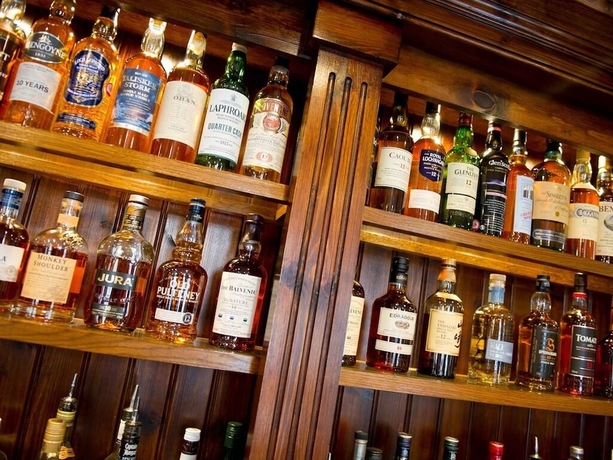 Imagen del bar/restaurante del Hotel The Rose and Crown, York. Foto 9